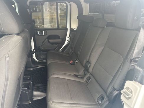 Used 2023 Jeep Gladiator Sport image 18