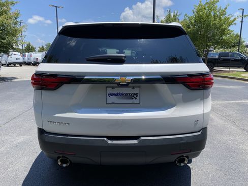 Used 2023 Chevrolet Traverse LT w/ LT Premium Package FWD image 8