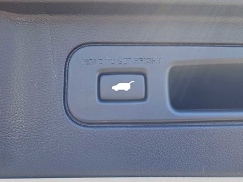 Certified 2025 Honda Pilot Touring image 22