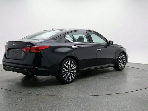 Used 2025 Nissan Altima 2.5 SV FWD image 9