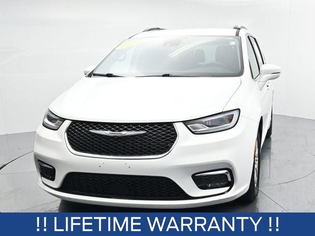 Used 2022 Chrysler Pacifica Touring-L FWD image 3