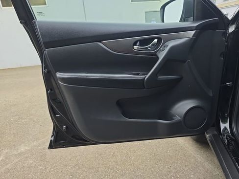 Used 2015 Nissan Rogue S AWD/4WD image 15