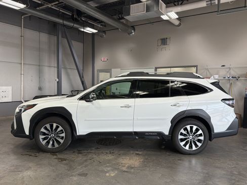 Certified 2023 Subaru Outback Touring XT AWD/4WD image 4