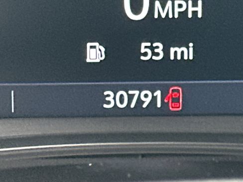 Used 2023 Chevrolet Traverse LT image 29