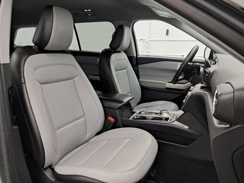 Used 2021 Ford Explorer XLT w/ Equipment Group 202A image 26