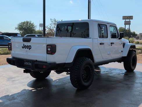Used 2024 Jeep Gladiator Sport AWD/4WD image 2