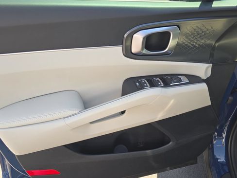 New 2026 Kia Sorento S FWD image 17