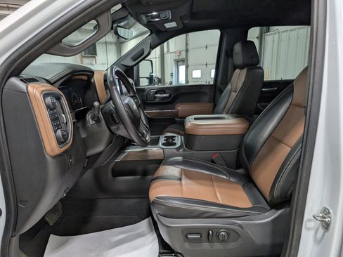 Used 2021 Chevrolet Silverado 2500 High Country w/ Technology Package image 16