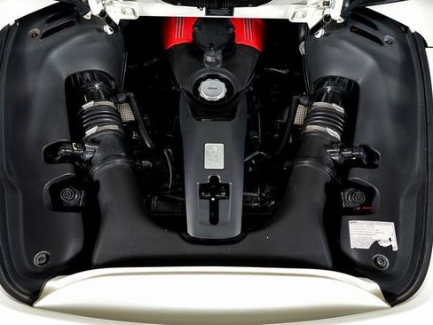 Used 2019 Ferrari 488 Spider image 9