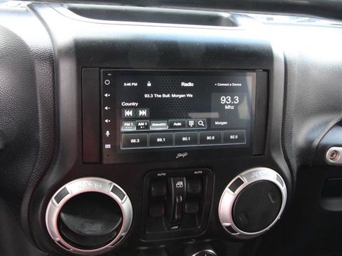 Used 2012 Jeep Wrangler Unlimited Rubicon w/ Dual Top Group AWD/4WD image 29