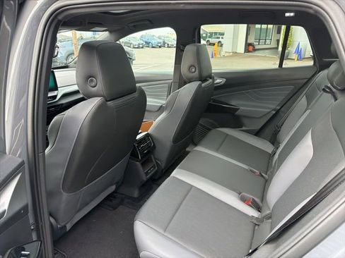 Used 2023 Volkswagen ID.4 Pro S AWD/4WD image 5