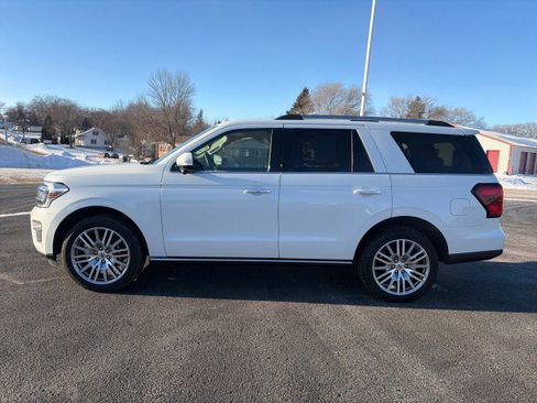 Used 2024 Ford Expedition Limited image 2