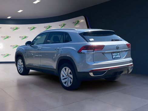 Used 2022 Volkswagen Atlas Cross Sport SE w/ Panoramic Sunroof Package image 4