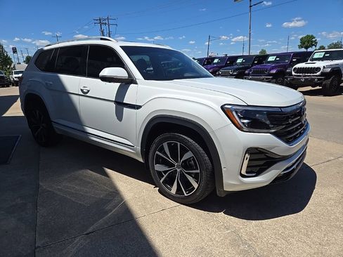 Used 2024 Volkswagen Atlas SEL Premium R-Line AWD/4WD image 13