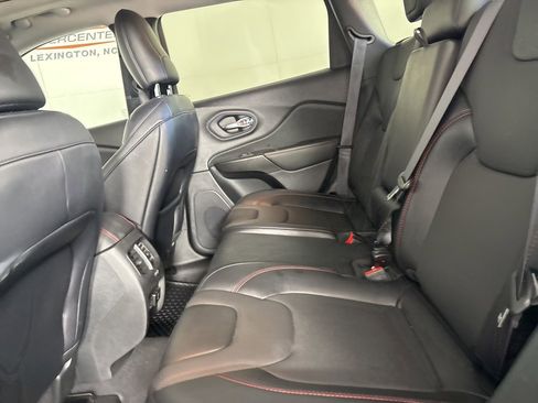 Used 2022 Jeep Cherokee Trailhawk w/ Sun, Sound & Nav Group AWD/4WD image 24