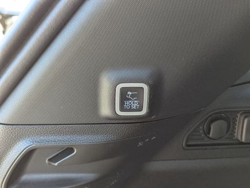 Used 2025 Jeep Grand Cherokee Altitude image 16