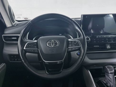 Used 2021 Toyota Highlander Platinum FWD image 18