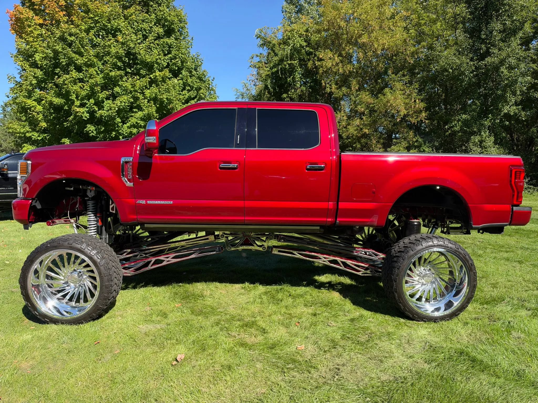 Used 2018 Ford F250 Platinum w/ Platinum Ultimate Package AWD/4WD image 3