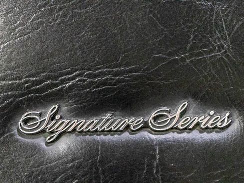 Used 1988 Lincoln Town Car Signature RWD image 26