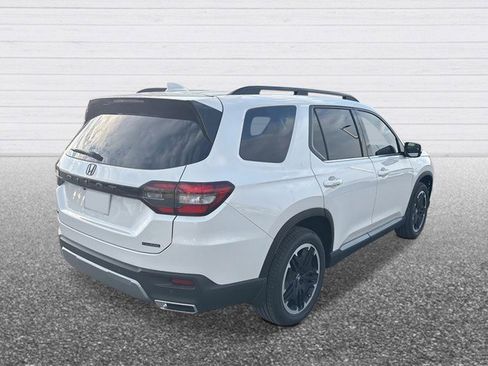 New 2026 Honda Pilot Touring image 5