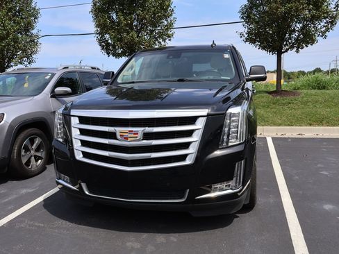 Used 2020 Cadillac Escalade ESV Luxury AWD/4WD image 2