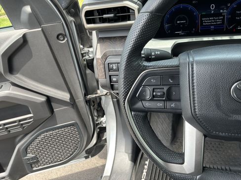 Used 2024 Toyota Tacoma Limited w/ Limited Package (LT) AWD/4WD image 19