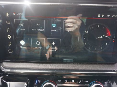 Used 2024 GMC Sierra 2500 AT4 w/ AT4 Premium Plus Package AWD/4WD image 11