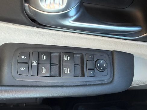 Used 2024 Chrysler Pacifica Limited FWD image 24