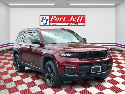Used 2023 Jeep Grand Cherokee L Limited w/ Black Appearance Package AWD/4WD image 2