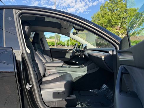 Used 2023 Tesla Model Y Long Range AWD/4WD image 29