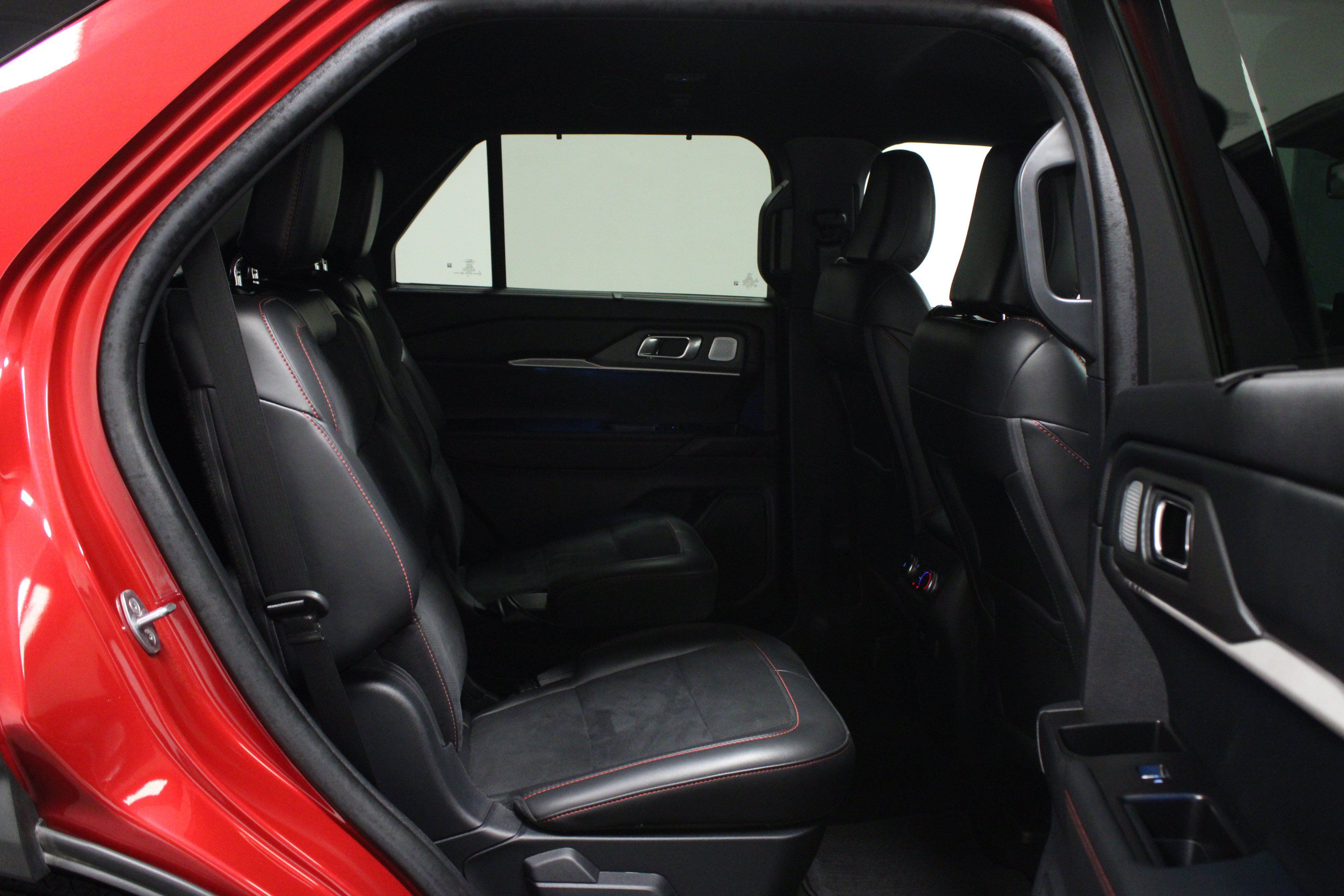 Used 2025 Ford Explorer ST RWD image 16