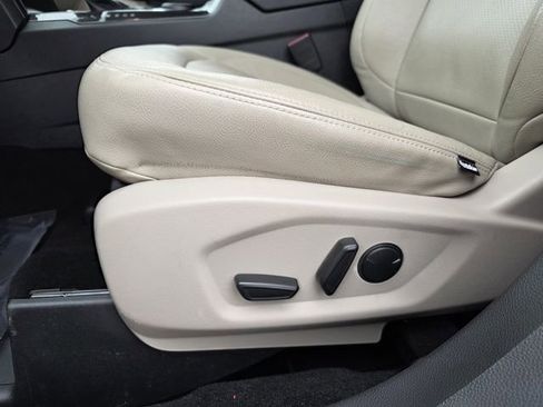 Used 2019 Ford Explorer XLT w/ Equipment Group 201A image 15