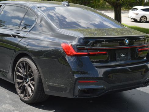 Used 2022 BMW 740i w/ M Sport Package RWD image 3