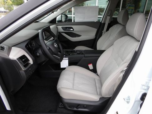 New 2025 Nissan Rogue SV image 14