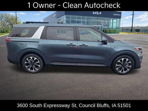 Used 2024 Kia Carnival EX FWD image 2