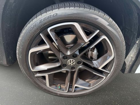 Used 2025 Volkswagen Tiguan SEL R-Line AWD/4WD image 8