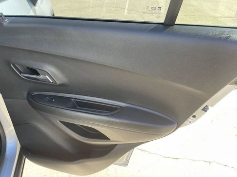 Used 2022 Chevrolet Trax LT w/ Redline Edition image 14