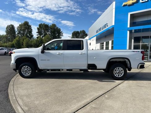 Used 2025 Chevrolet Silverado 2500 LT w/ Convenience Package AWD/4WD image 2
