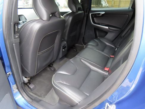 Used 2017 Volvo XC60 T6 R-Design w/ Climate Package image 9