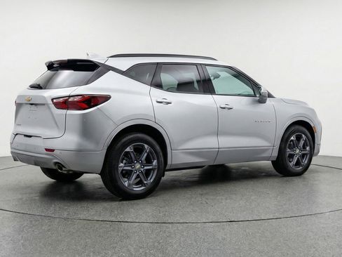 Used 2025 Chevrolet Blazer LT image 9