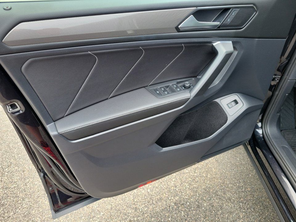 Certified 2023 Volkswagen Tiguan SE w/ Panoramic Sunroof Package FWD image 36