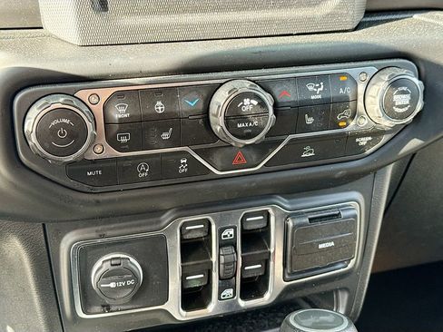 Used 2022 Jeep Wrangler Unlimited Sport AWD/4WD image 17