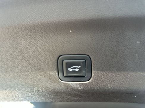 Used 2024 Chevrolet Suburban LT AWD/4WD image 31