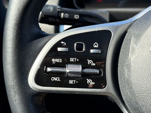 Used 2021 Mercedes-Benz GLB 250 4MATIC image 30