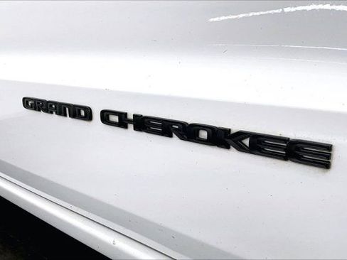 Used 2018 Jeep Grand Cherokee Altitude image 2