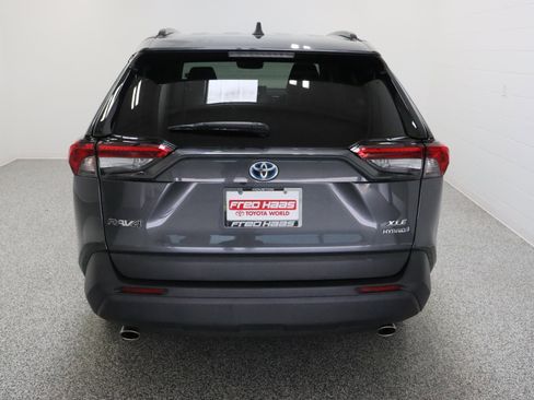 Used 2022 Toyota RAV4 XLE AWD/4WD image 8