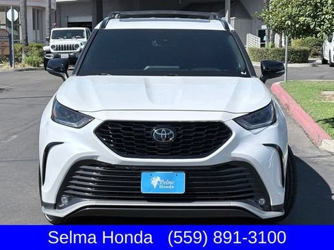Used 2022 Toyota Highlander XSE AWD/4WD image 3