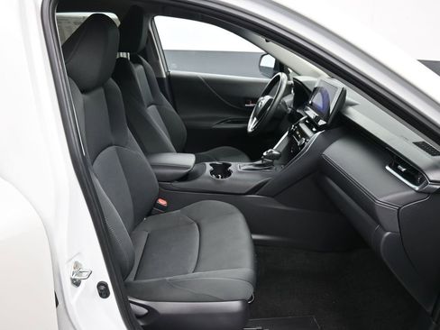 Certified 2024 Toyota Venza LE image 24