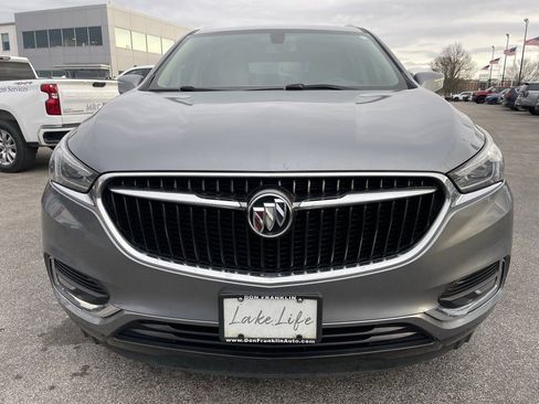 Used 2019 Buick Enclave Essence image 2