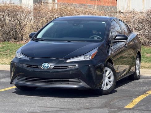 Used 2022 Toyota Prius LE FWD image 1